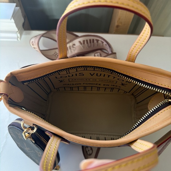 Elegant Crossbody Bag in Brown and Tan - Picture 3 of 3